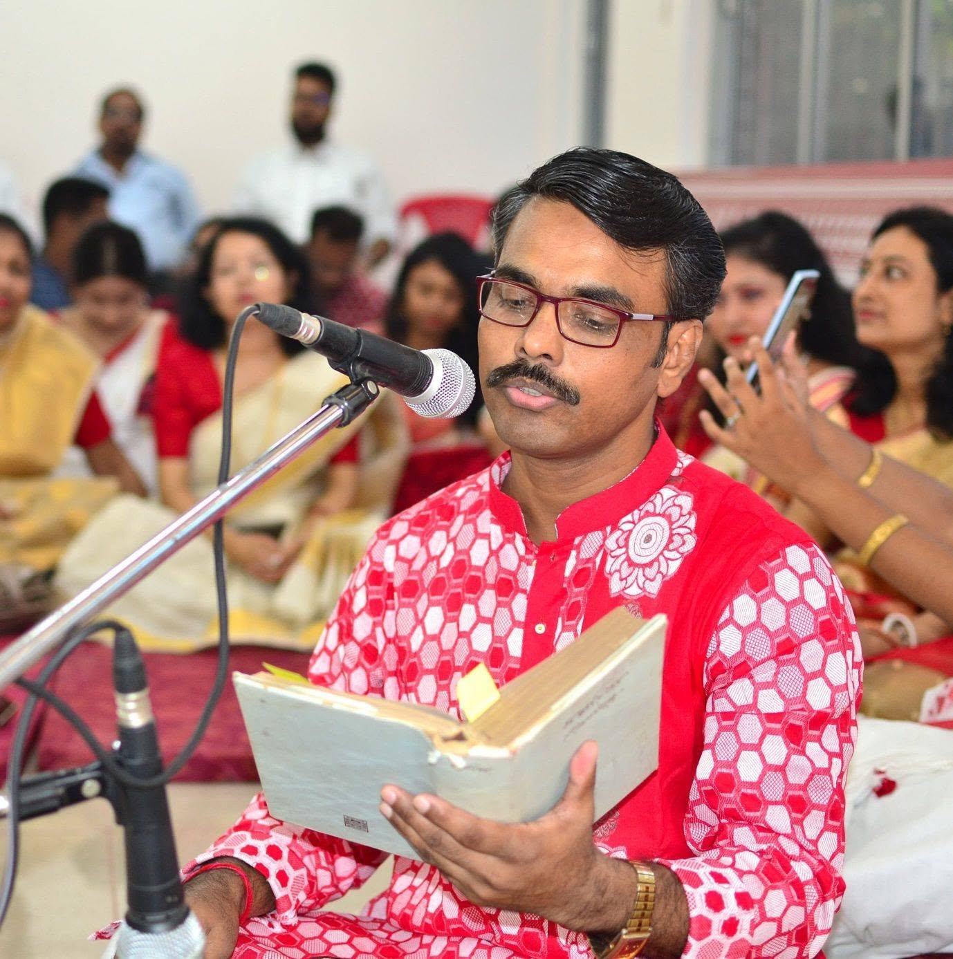 অসম্পূর্ণ সেই বাড়ির পিছনে